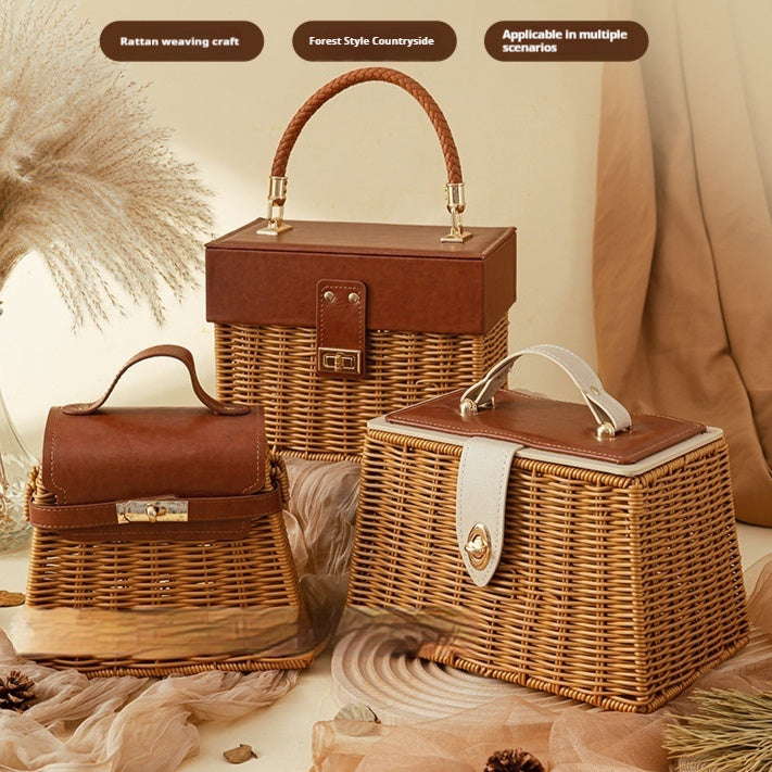Load image into Gallery viewer, Hand-woven Rattan And Bamboo Gift Boxes, Wedding Bridesmaid Favor Boxes, Valentine's Day Gift Boxes
